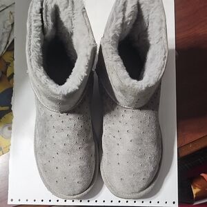 Eva & Zoe Cozy Gray Fur lined Women's Boots NWOT